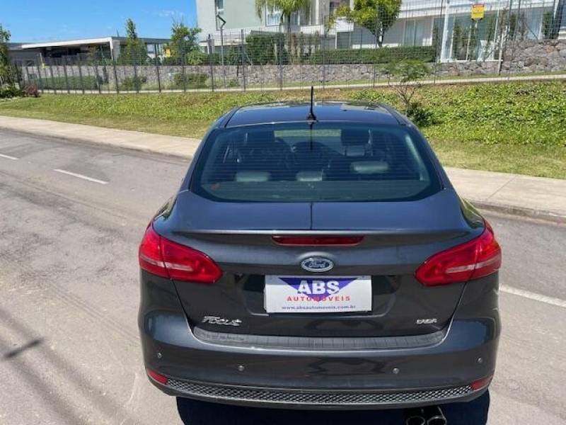 FORD - FOCUS - 2017/2018 - Cinza - R$ 61.800,00