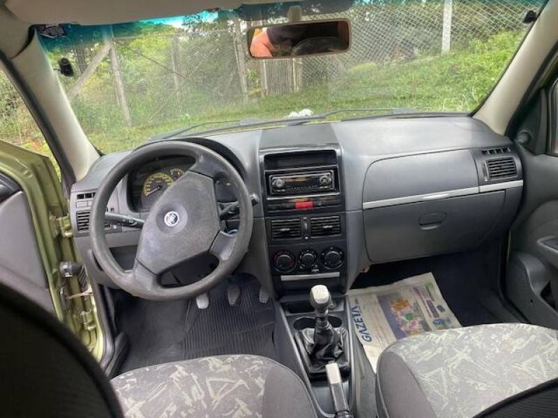 FIAT - PALIO - 2004/2005 - Verde - R$ 25.800,00