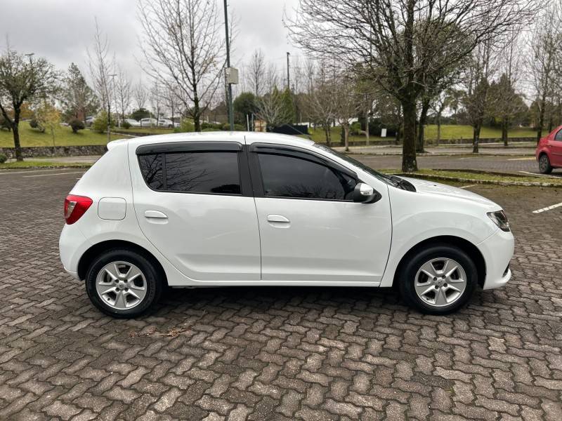 RENAULT - SANDERO - 2014/2015 - Branca - R$ 42.600,00