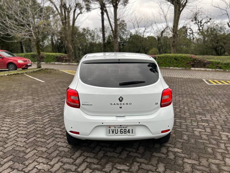 RENAULT - SANDERO - 2014/2015 - Branca - R$ 42.600,00