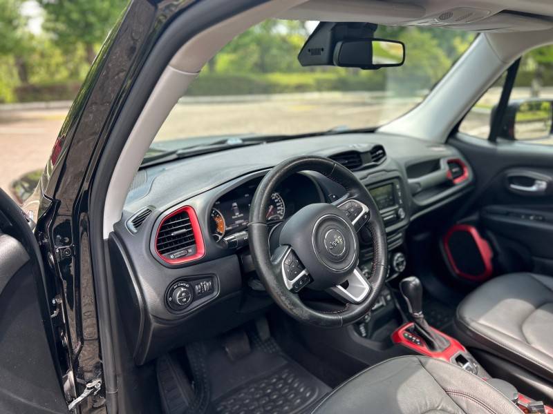 JEEP - RENEGADE - 2015/2016 - Preta - R$ 86.200,00