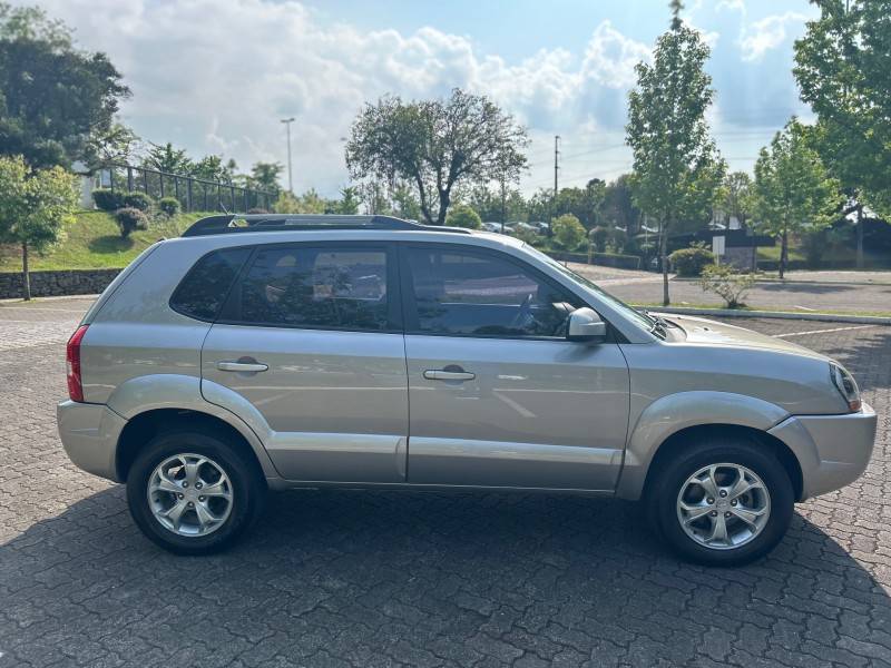 HYUNDAI - TUCSON - 2009/2010 - Prata - R$ 39.900,00