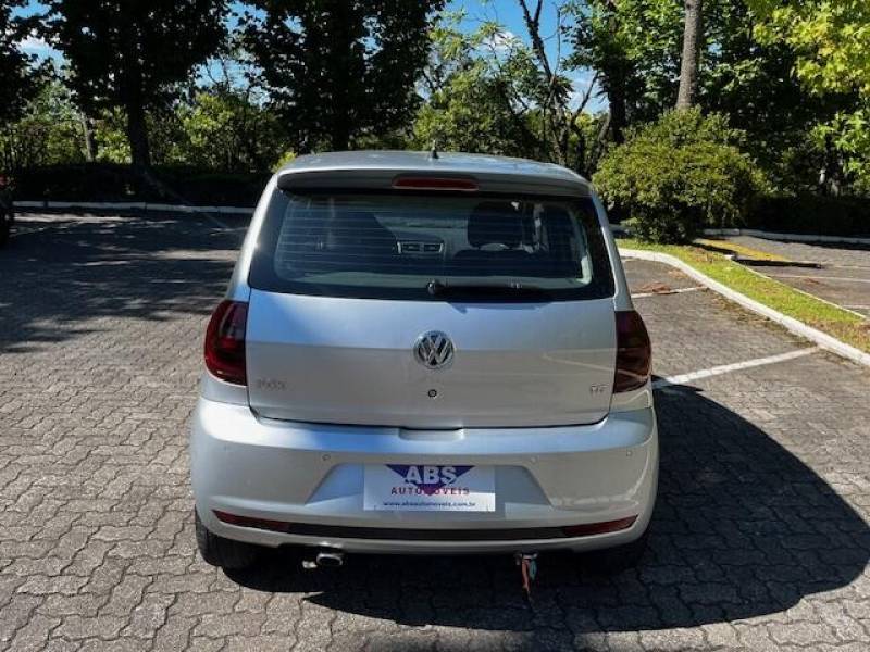 VOLKSWAGEN - FOX - 2010/2011 - Prata - R$ 36.700,00