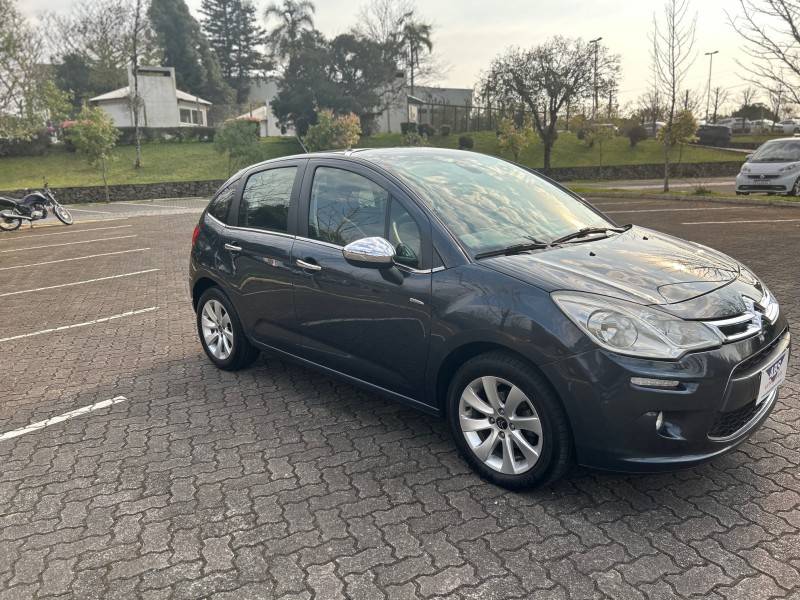 CITROËN - C3 - 2013/2014 - Cinza - R$ 44.800,00