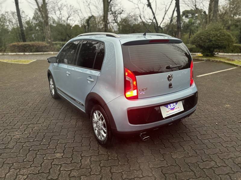 VOLKSWAGEN - UP - 2014/2015 - Prata - R$ 46.800,00