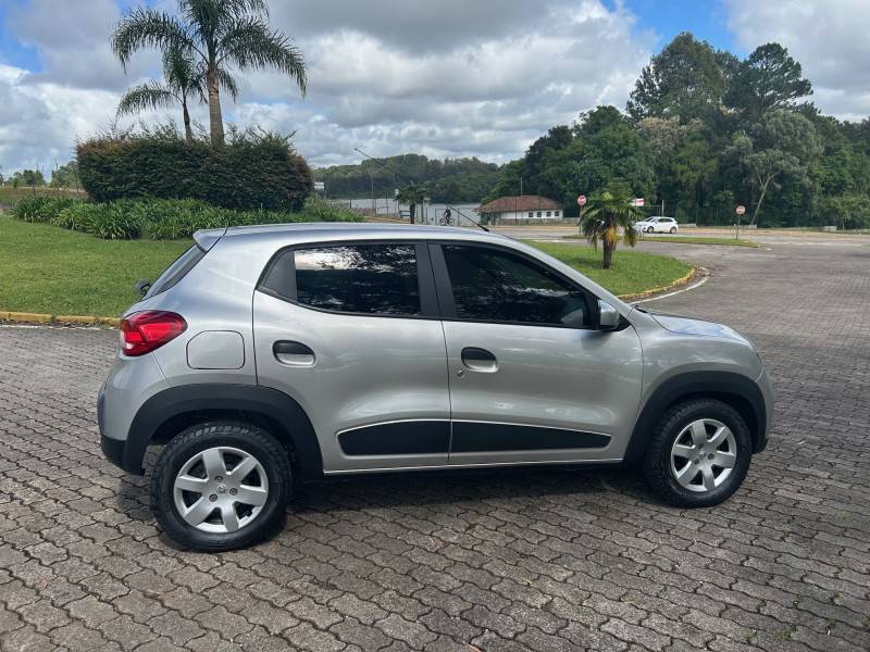 RENAULT - KWID - 2017/2018 - Prata - R$ 39.800,00