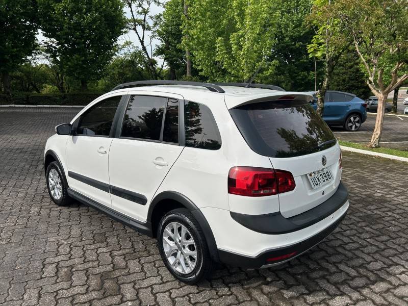 VOLKSWAGEN - SPACE CROSS - 2013/2014 - Branca - R$ 55.300,00