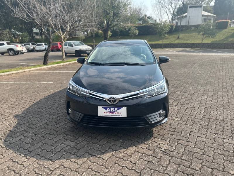 TOYOTA - COROLLA - 2017/2018 - Preta - R$ 99.800,00