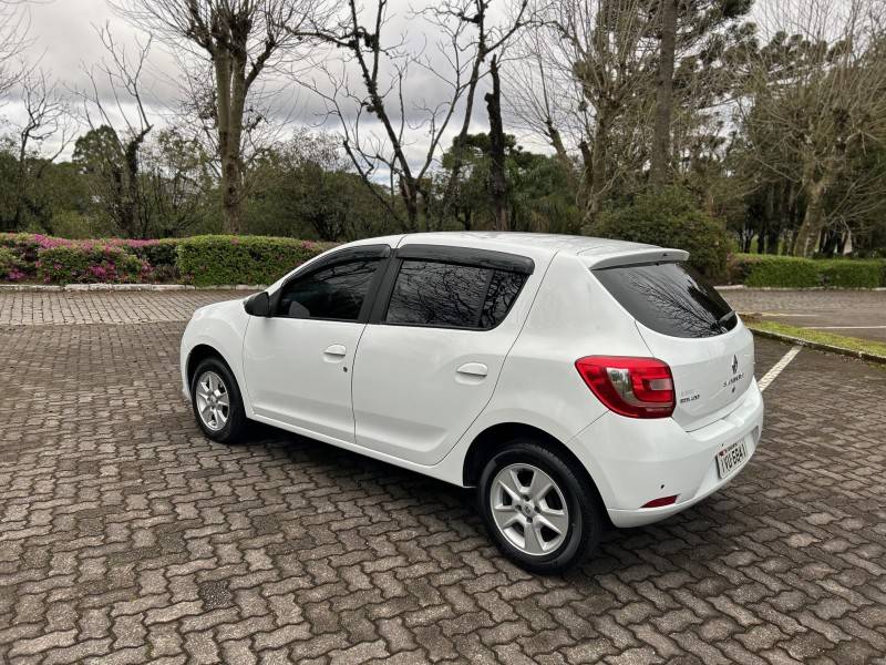 RENAULT - SANDERO - 2014/2015 - Branca - R$ 42.600,00