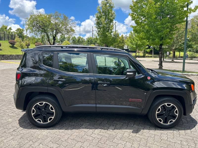 JEEP - RENEGADE - 2015/2016 - Preta - R$ 86.200,00