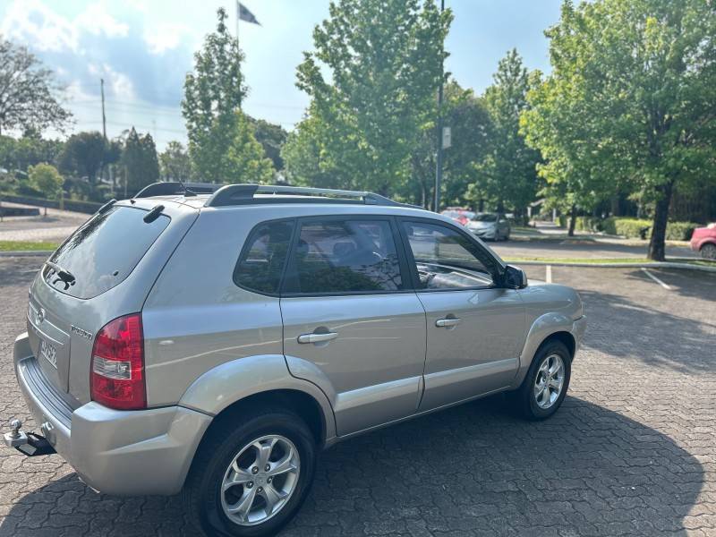 HYUNDAI - TUCSON - 2009/2010 - Prata - R$ 39.900,00