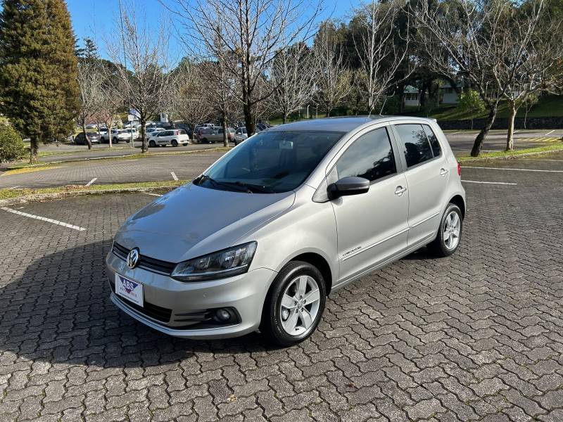 VOLKSWAGEN - FOX - 2017/2018 - Prata - R$ 57.900,00