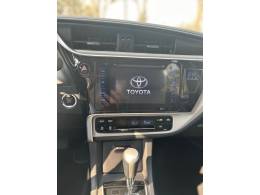 TOYOTA - COROLLA - 2017/2018 - Preta - R$ 101.300,00