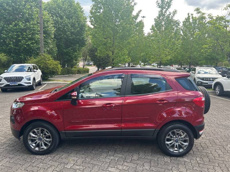 FORD - ECOSPORT - 2016/2017 - Vermelha - R$ 61.900,00