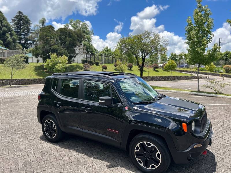 JEEP - RENEGADE - 2015/2016 - Preta - R$ 86.200,00