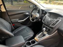 FORD - FOCUS - 2014/2015 - Branca - R$ 54.900,00