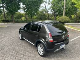 RENAULT - SANDERO - 2013/2014 - Preta - R$ 42.900,00