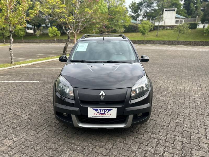 RENAULT - SANDERO - 2013/2014 - Preta - R$ 42.900,00