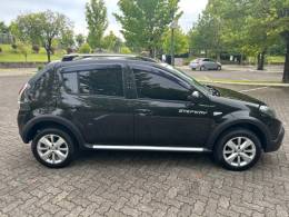 RENAULT - SANDERO - 2013/2014 - Preta - R$ 42.900,00