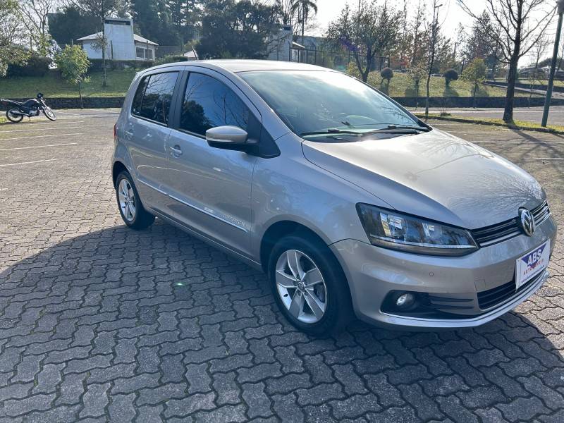 VOLKSWAGEN - FOX - 2017/2018 - Prata - R$ 57.900,00