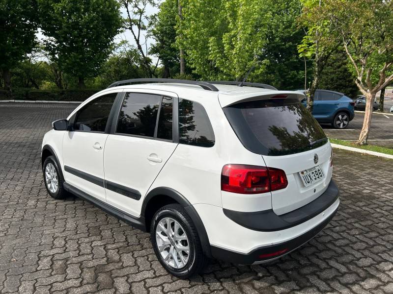 VOLKSWAGEN - SPACE CROSS - 2013/2014 - Branca - R$ 55.300,00