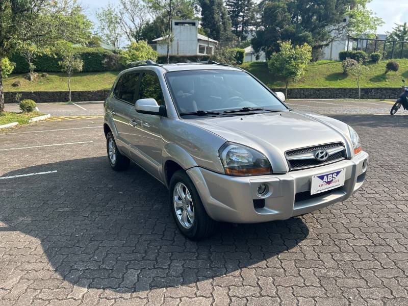 HYUNDAI - TUCSON - 2009/2010 - Prata - R$ 39.900,00