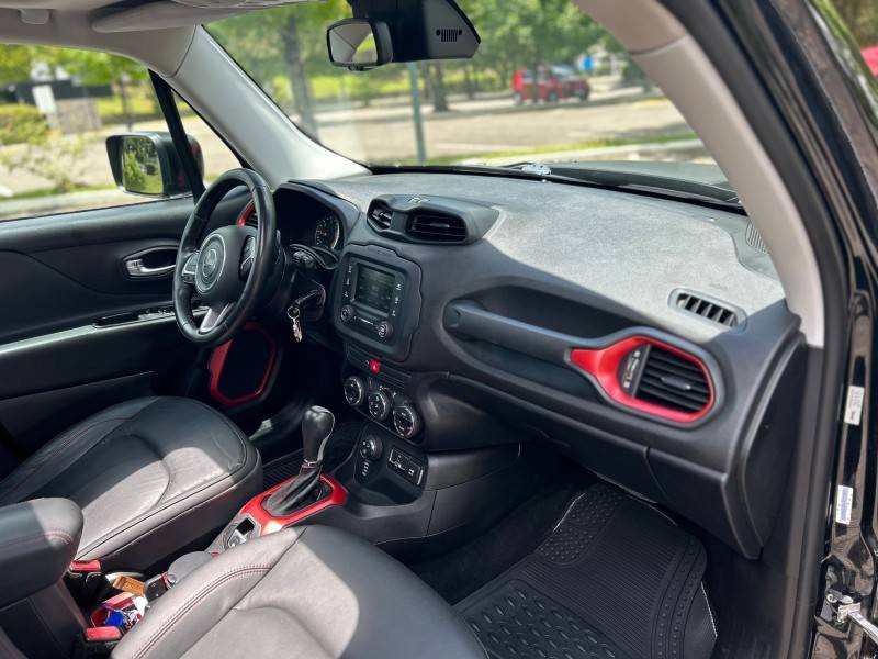 JEEP - RENEGADE - 2015/2016 - Preta - R$ 86.200,00