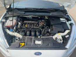 FORD - FOCUS - 2015/2016 - Branca - R$ 57.800,00