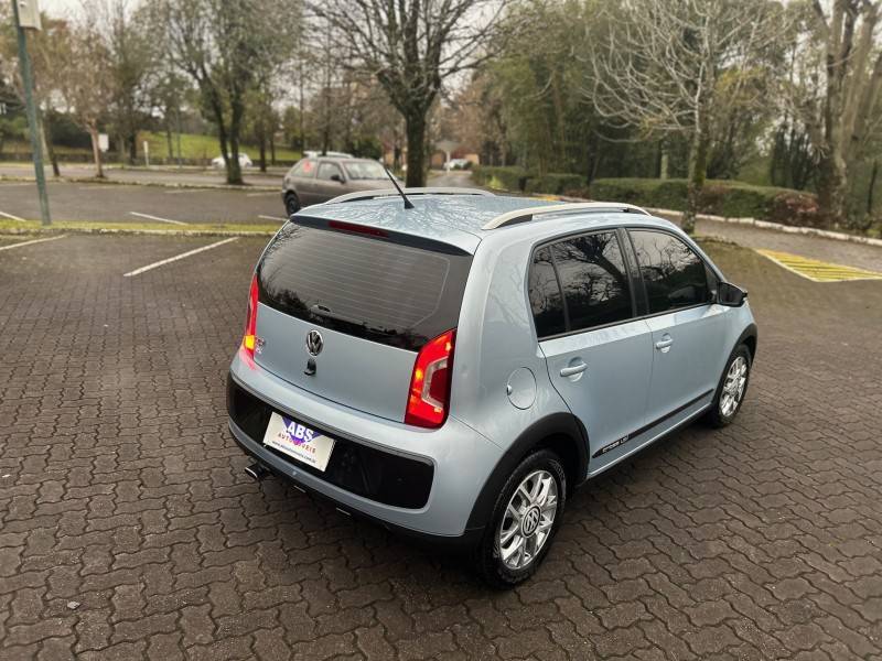 VOLKSWAGEN - UP - 2014/2015 - Prata - R$ 46.800,00