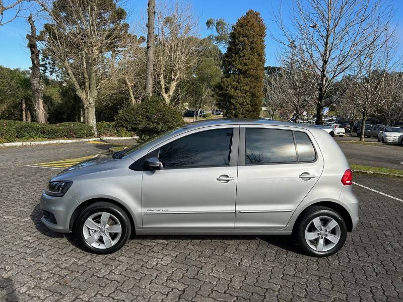 VOLKSWAGEN - FOX - 2017/2018 - Prata - R$ 57.900,00