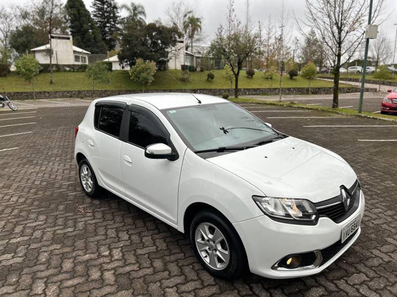 RENAULT - SANDERO - 2014/2015 - Branca - R$ 42.600,00