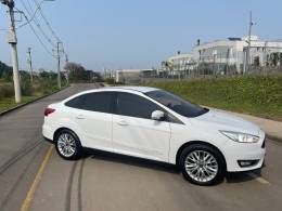 FORD - FOCUS - 2015/2016 - Branca - R$ 57.800,00